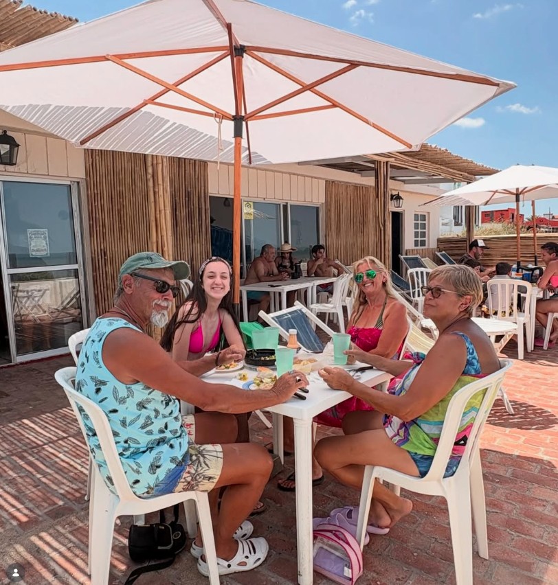 Terraza y parrilla de Balneario Arena